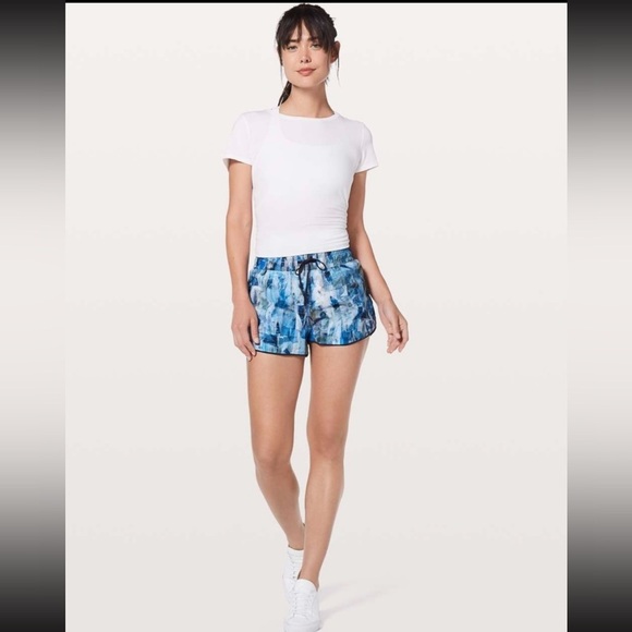 Lululemon Choose A Side Short *3" in Sun Dazed Multi Blue / Black Night - Picture 1 of 3